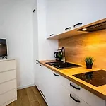 Apartment Lovely In Warsaw