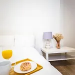 Apartment Lovely In Warsaw