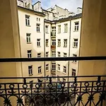 Apartment Lovely In Warsaw