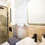 Apartment Lovely In