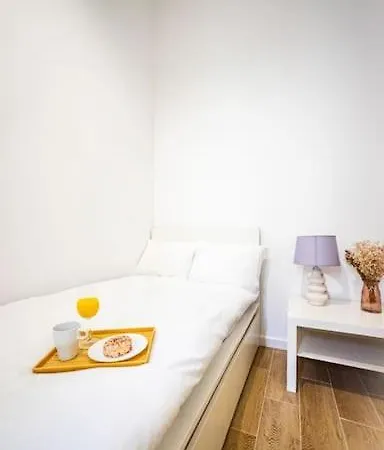 Lovely In Apartment Warschau