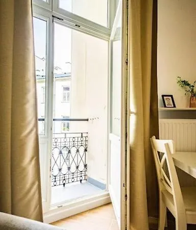 Lovely In Apartment *