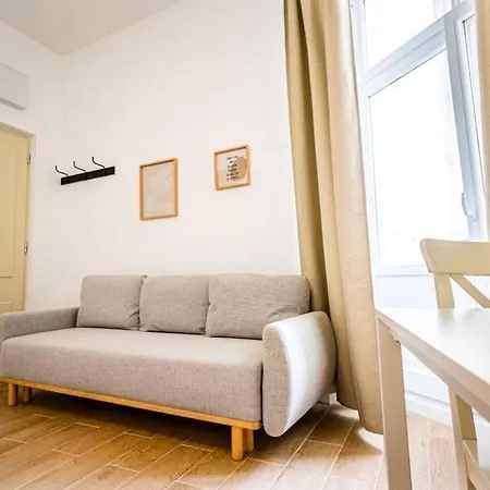 Lovely In Варшава